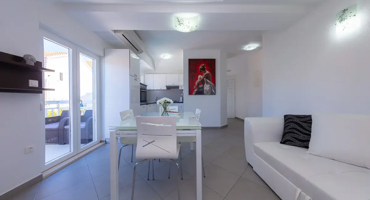 Living room/ Kitchen