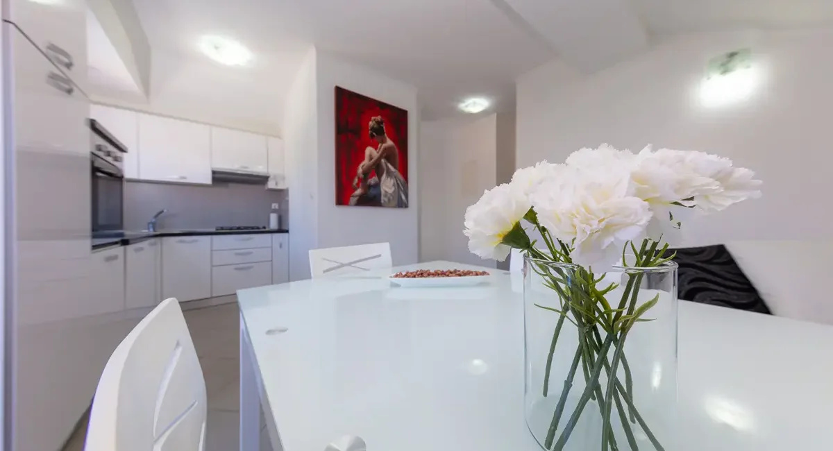 Kitchen/Dining table